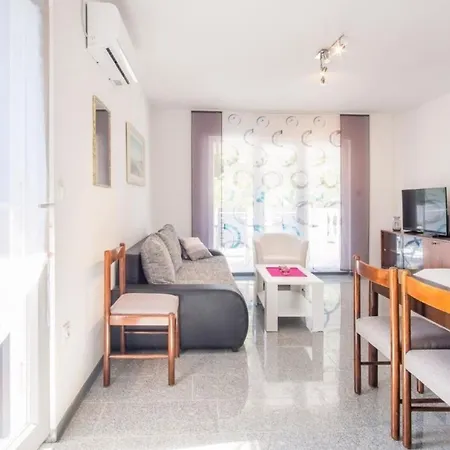 Nova Mira, - Luxurioese In Strandnaehe Apartment Malinska
